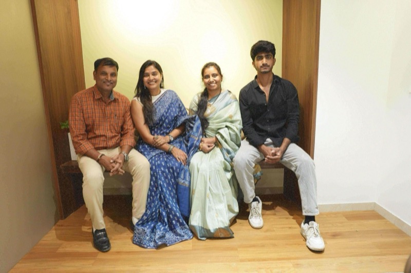 DA Design Visuals family – team portrait